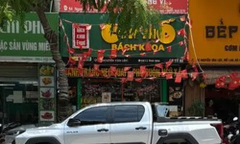 Cơm thố Bách Khoa sau phản ánh khu bếp "nhếch nhác": Khách vẫn ra vào nườm nượp, người khen ngon và tiện, người... hơi lo lắng một chút