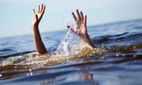 Hà Tĩnh: Rủ nhau đi câu cá, 2 nam sinh lớp 10 tử vong dưới khe nước