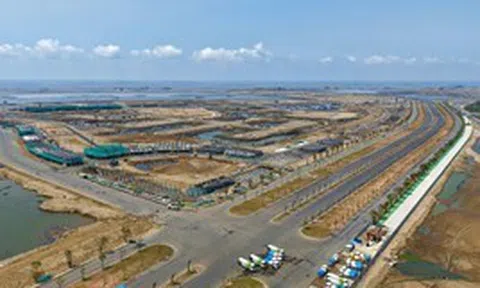 Các “chim đầu đàn” Vingroup, Sun Group, Sunshine Group… đã dồn dập “Nam tiến” bằng các siêu dự án