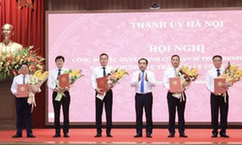 Công bố các quyết định của Ban Bí thư về công tác cán bộ tại Thành ủy Hà Nội