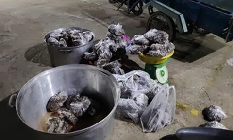 Mật phục kiểm tra người đàn ông chở hàng có biểu hiện nghi vấn