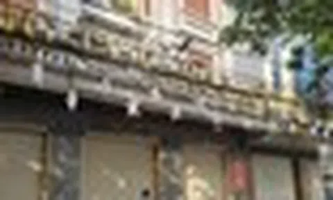 Cảnh sát rời đi, cửa hàng vàng Phúc Thành ở Ninh Bình đóng cửa kín mít