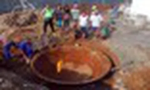 Đào móng xây nhà, người dân phát hiện vật nặng 1 tấn, chuyên gia xác nhận báu vật hiếm có, công nghệ cao vào cuộc