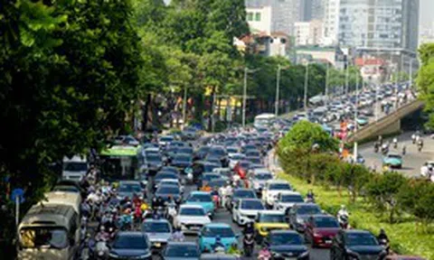 Cảnh tượng tại nút giao La Thành - Nguyễn Chí Thanh (Hà Nội) trong sáng ngày 1/6