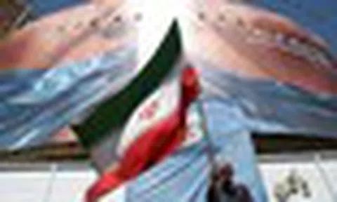 Iran tuyên bố ngừng trao đổi với Mỹ, phong toả hoàn toàn eo biển Hormuz, giá dầu tăng dựng đứng 7%