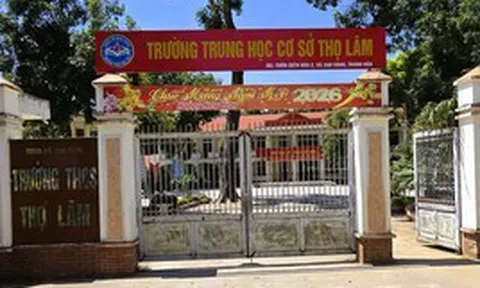 Chấm dứt hợp đồng với thầy giáo để lộ đề thi môn Tiếng Anh
