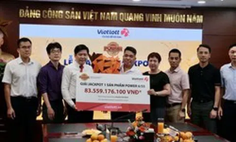 Người trúng Jackpot 83 tỷ đồng không đeo mặt nạ: "Ước mơ trúng Vietlott một lần để công khai danh tính"