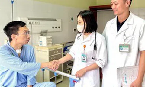 Gần 4 giờ giành giật sự sống cho trung tá công an bị đâm trọng thương