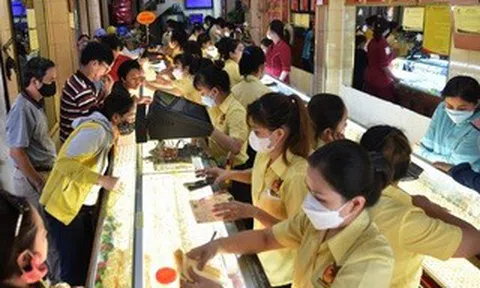 Giá vàng hôm nay 10-6: Vàng thế giới "bốc hơi" hơn 100 USD