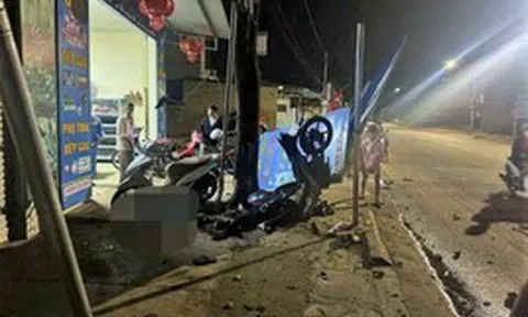 Xe máy tông vào gốc cây bên đường, hai thanh niên ở Đắk Lắk thương vong
