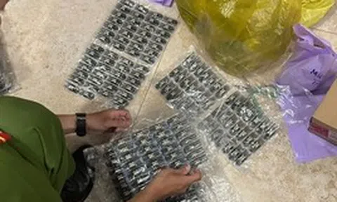 Ập vào căn nhà ở TPHCM, công an bắt giữ 5 người