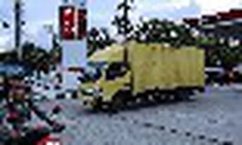 Xếp hàng 10 tiếng chưa chắc đã đổ được xăng, mất điện triền miên cả tuần: Chuyện gì đang diễn ra tại nền kinh tế lớn nhất Đông Nam Á?