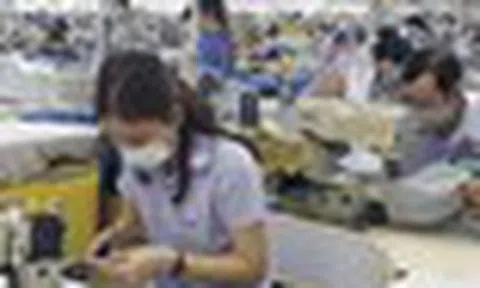 NÓNG: Công đoàn đề xuất 2 phương án tăng lương tối thiểu vùng từ ngày 1-1-2027