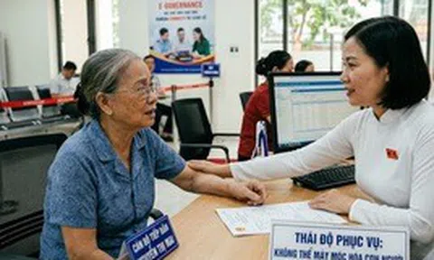 Nhất quyết yêu cầu cụ bà hơn 90 tuổi đến phường: Không thể máy móc hóa con người!