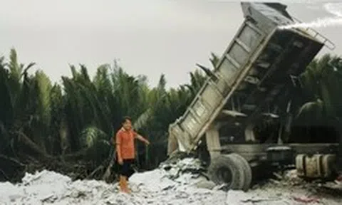 Khởi tố người đổ trái phép gần 600 tấn chất thải công nghiệp ở Tây Ninh