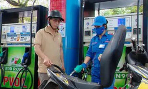 Giá xăng dầu tiếp tục giảm, có loại giảm gần 1.700 đồng/lít