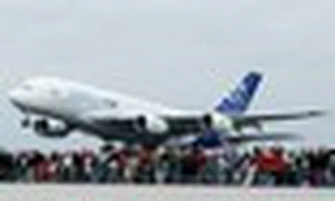 Phát hiện vết nứt bất thường trong cánh, hơn chục "gã khổng lồ" của bầu trời Airbus A380 bị kiểm tra khẩn cấp