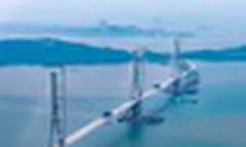 Phát hiện Trung Quốc cắm 3 khối trụ bê tông cốt thép cực khủng, cao bằng tòa nhà 80 tầng giữa biển, sắp hoàn thành siêu công trình xác lập kỷ lục thế giới
