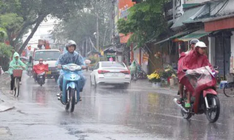 "Mưa vàng" giải nhiệt cho miền Bắc, miền Trung tiếp tục nắng nóng gay gắt tới trên 40 độ C