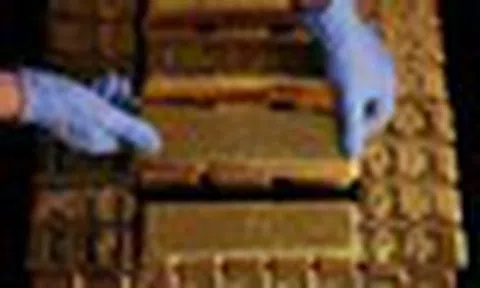 Quỹ lớn nhất thế giới mạnh tay "gom" hàng tấn vàng, giá lên cao nhất 3 tháng