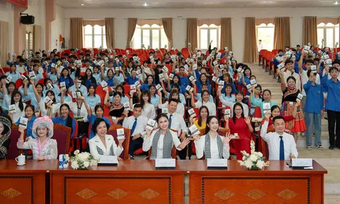 Tủ sách Nền tảng Đổi đời gieo tri thức, tiếp sức người trẻ vùng cao